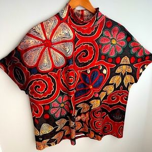 Bold pattern top, wide cut